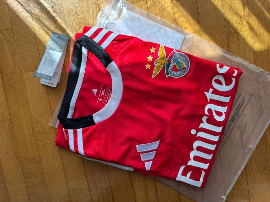 Camisola principal Benfica 25/26