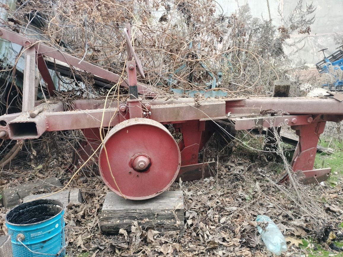 Плуг 3 корпуси ПЛН-3