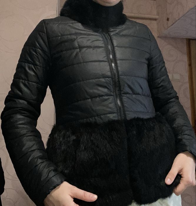 Осіння куртка, розмі «М». Я носю «S” то на мене в самий раз. В ідеальн