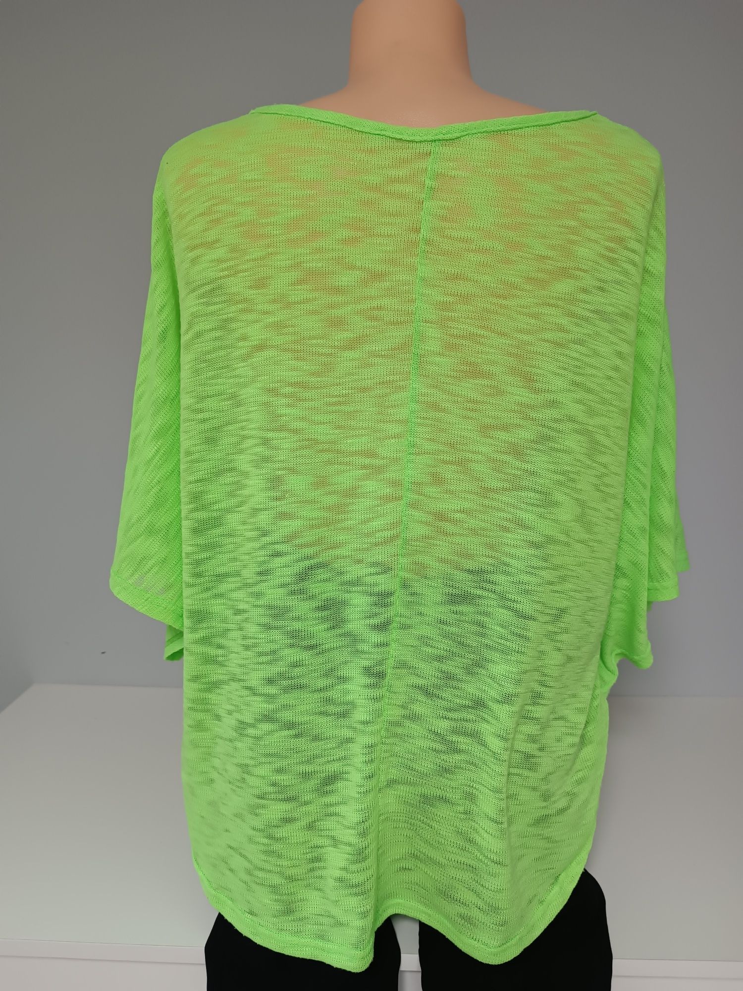 Śliczna bluzka neonowa zieleń typu nietoperz rozmiar uniwersalny