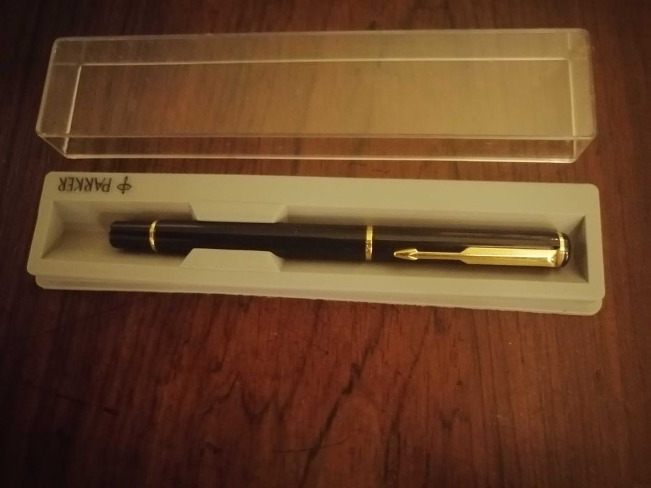 Caneta Parker 88 em laca da China preta.