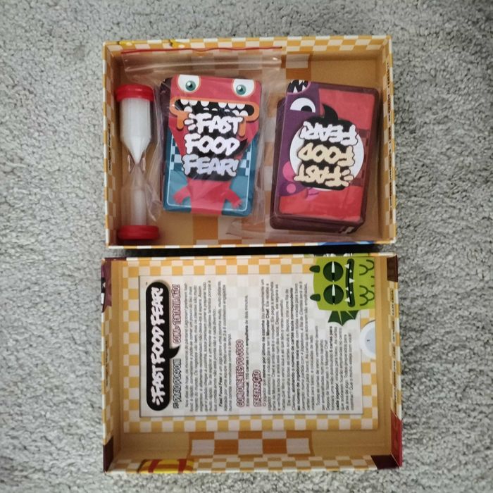 Jogo de tabuleiro "Fast Food Fear"