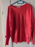 Koralowy sweter quiosque