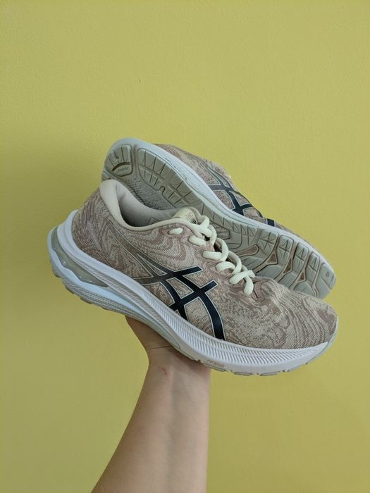 Кросівки жіночі ASICS