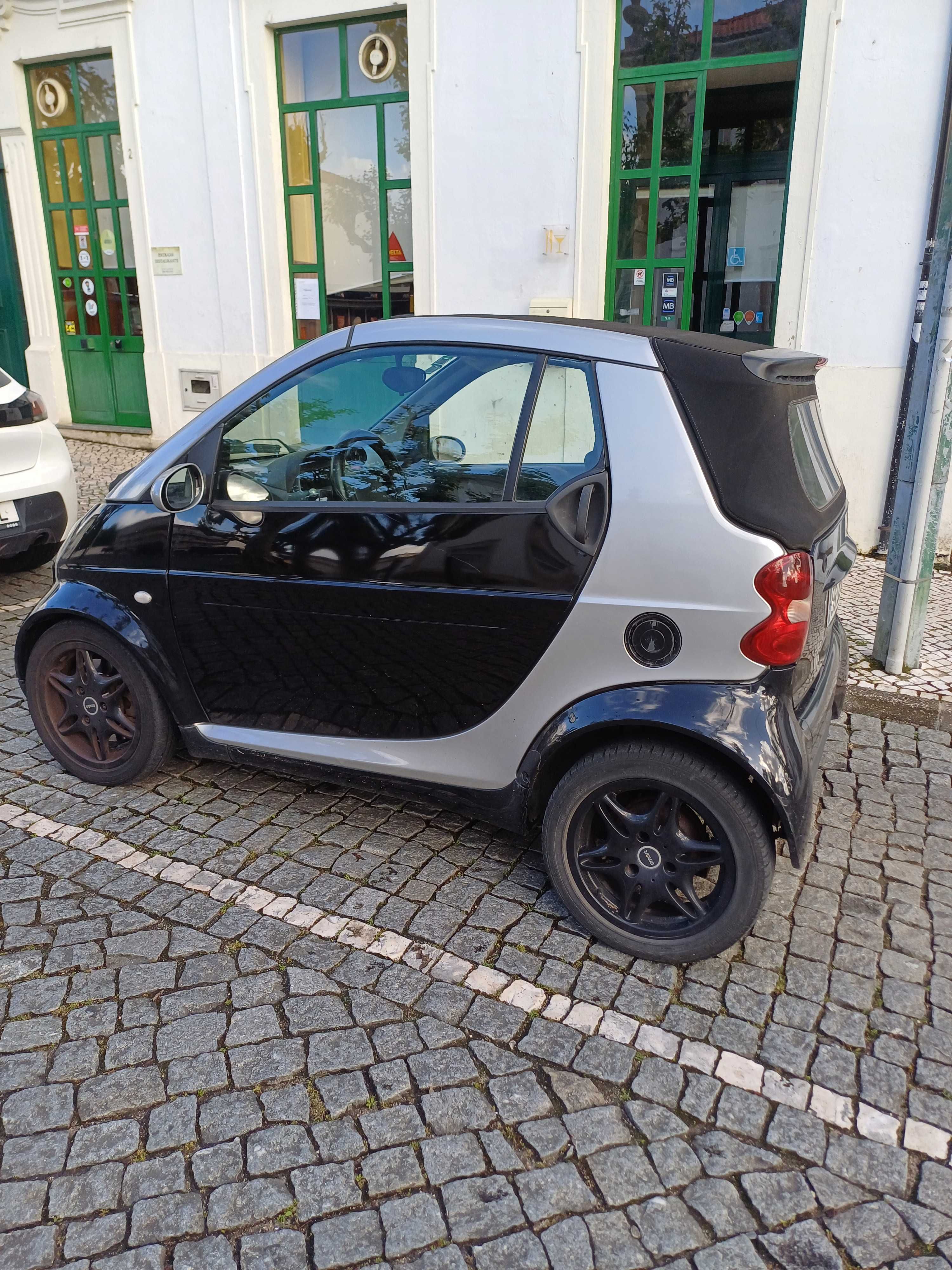 Carro em otimo estado cabrio