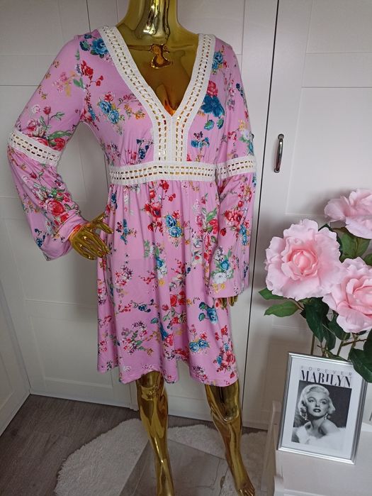 Nowa różowa  sukienka Boho w kwiaty z ażurowymi koronkami R.S/M