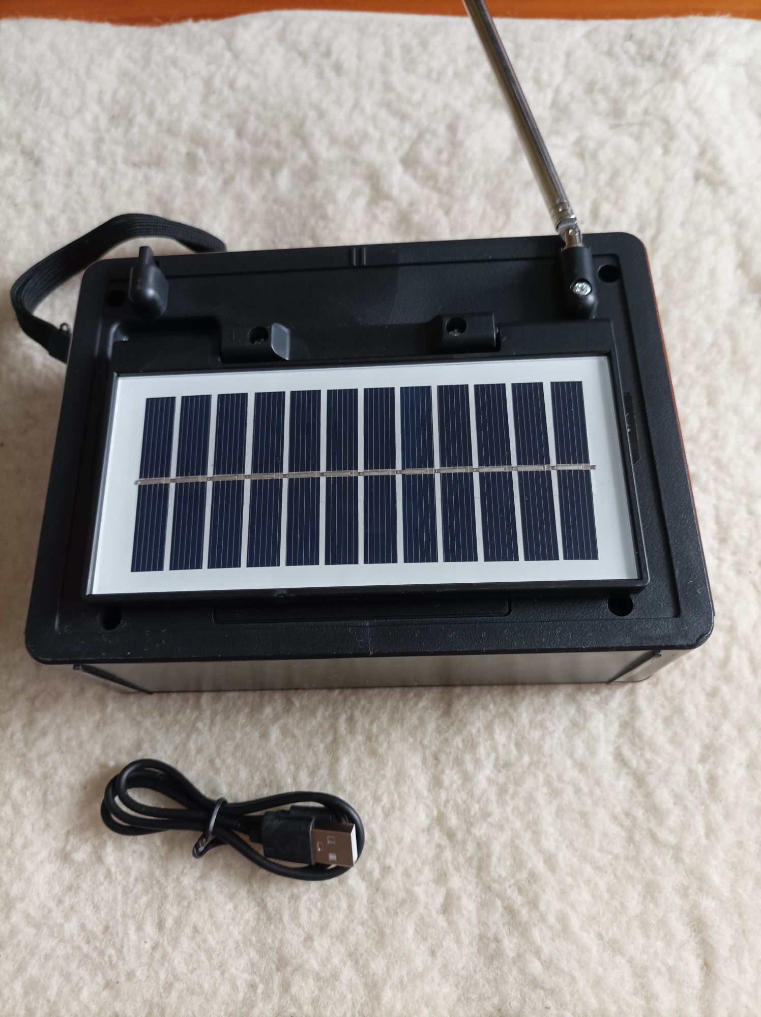 Radio USB solar.