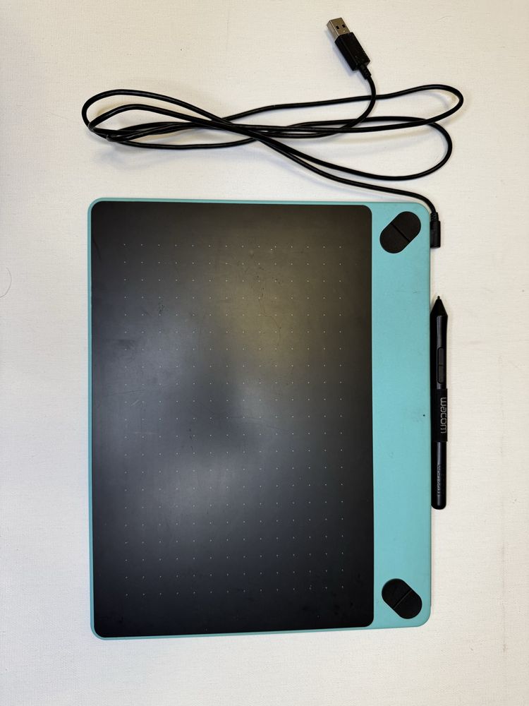 Tablet graficzny Wacom Intuos CTH-490 – sprawny, z kablem i rysikiem