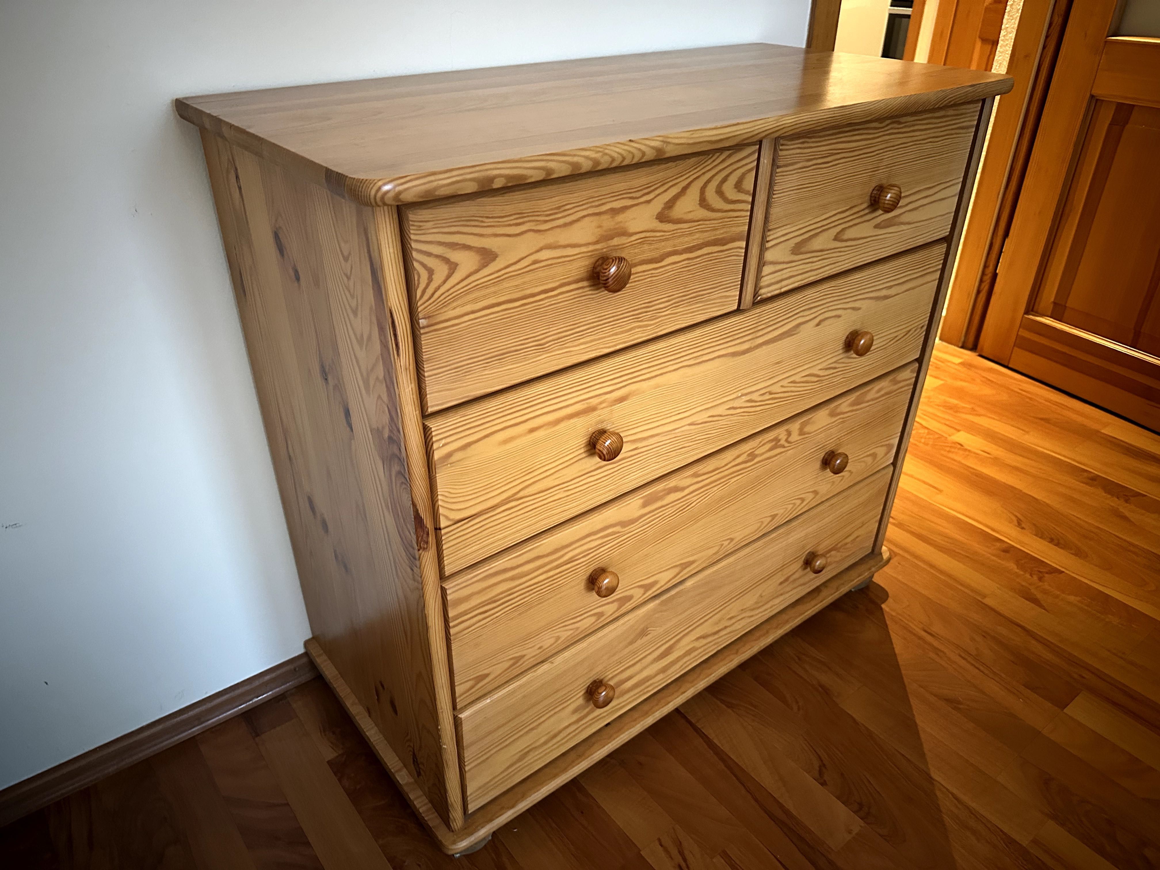 4 komody z litego drewna + półka na książki gratis