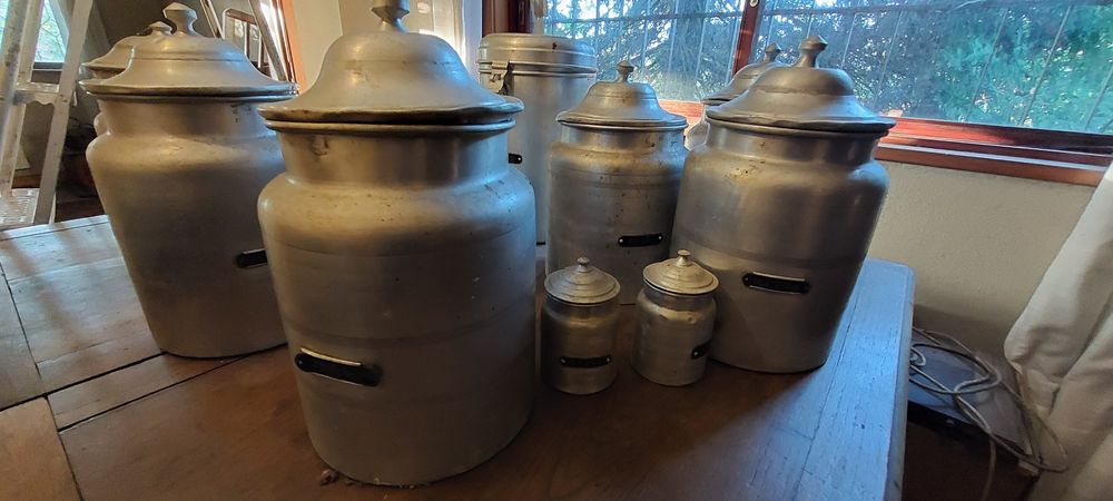 10 latas ou caixas de cereais em metal vintage