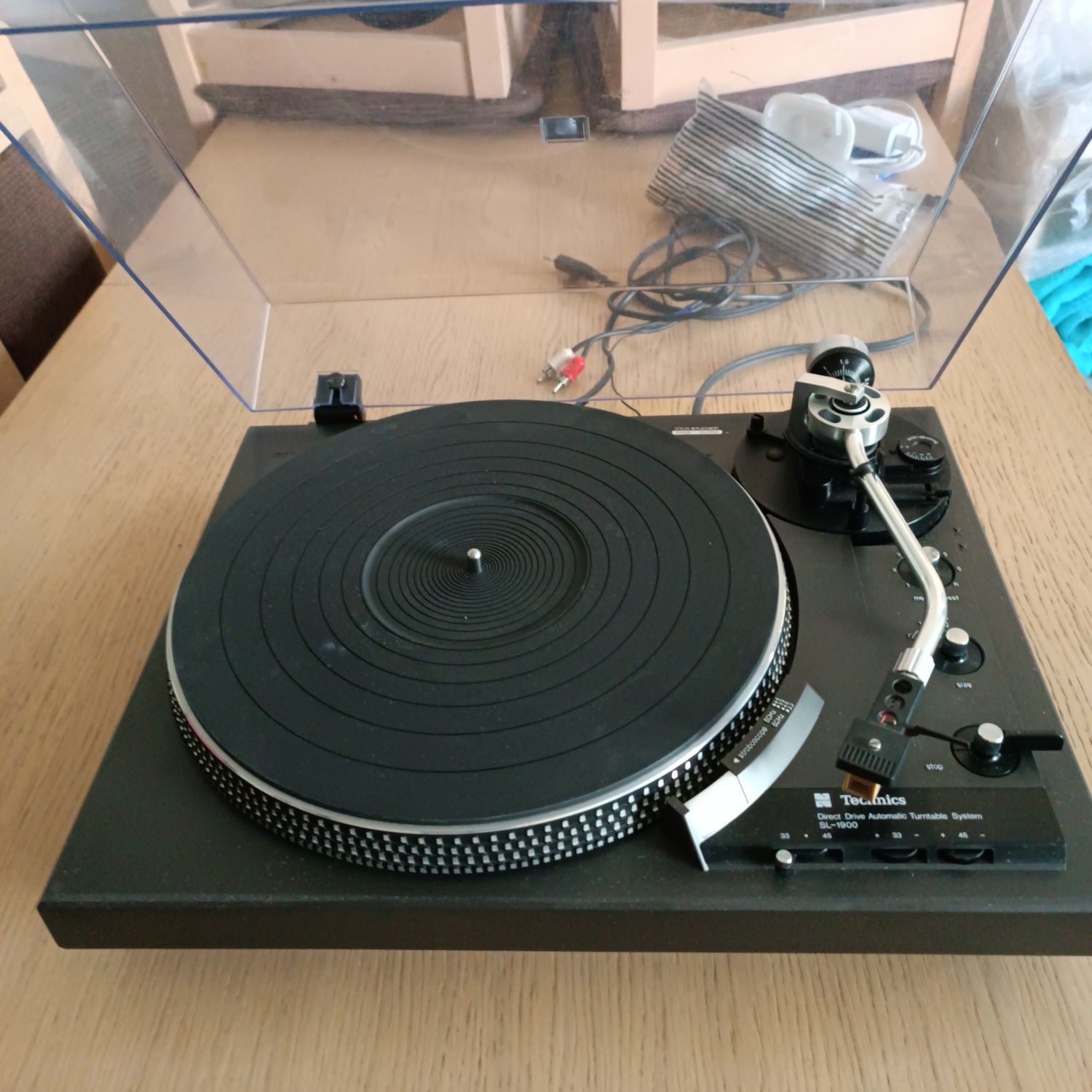 Gramofon Technics SL-1900