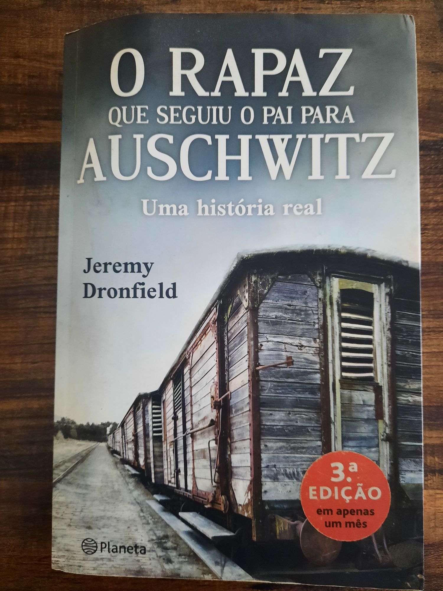 Livro: "O rapaz que seguiu o pai para Auschwitz"