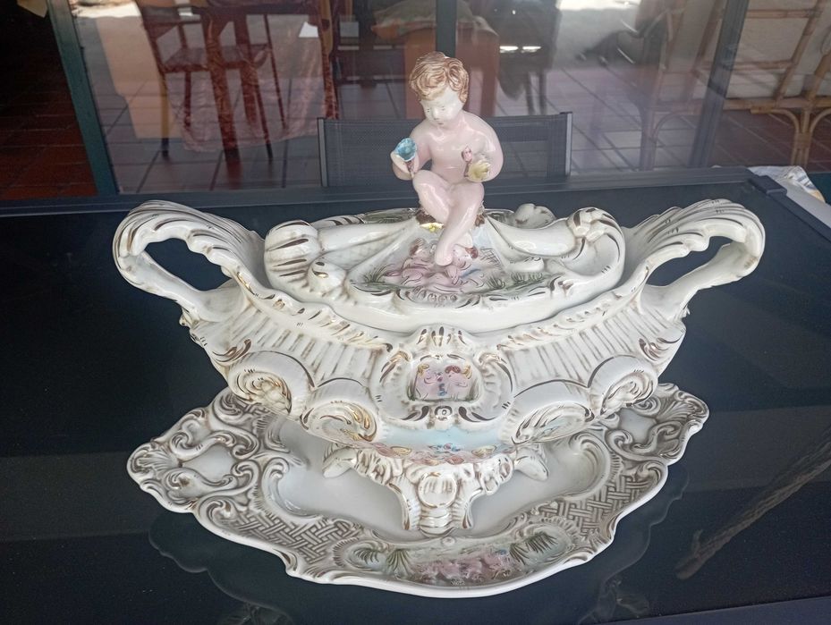 Terrina antiga com Travessa e Concha