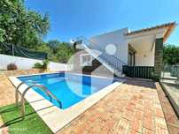 Moradia T2+1 com piscina e box – em Fialhos