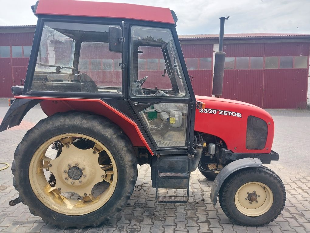 Traktor Zetor 3320