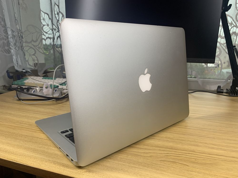 Laptop Apple Macbook Air A1466 i5 8GB RAM DDR3 MacOS Big Sur ładowarka
