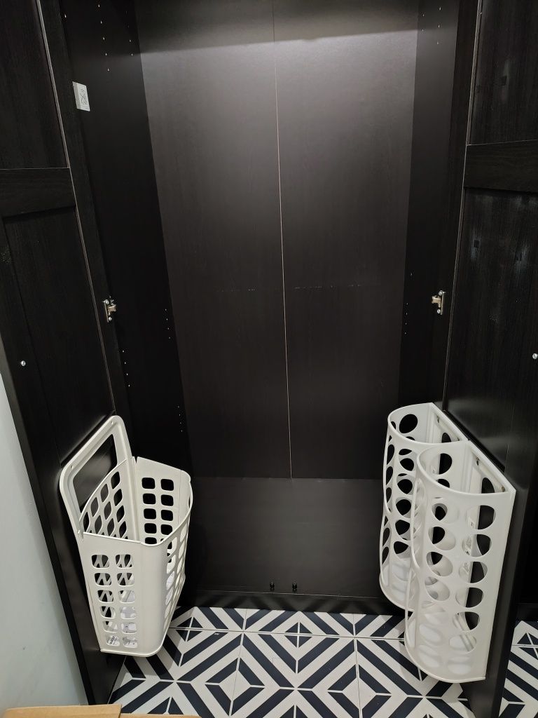 Szafa Rakkestad Ikea 3-drzwiowa czarna-brąz wenge