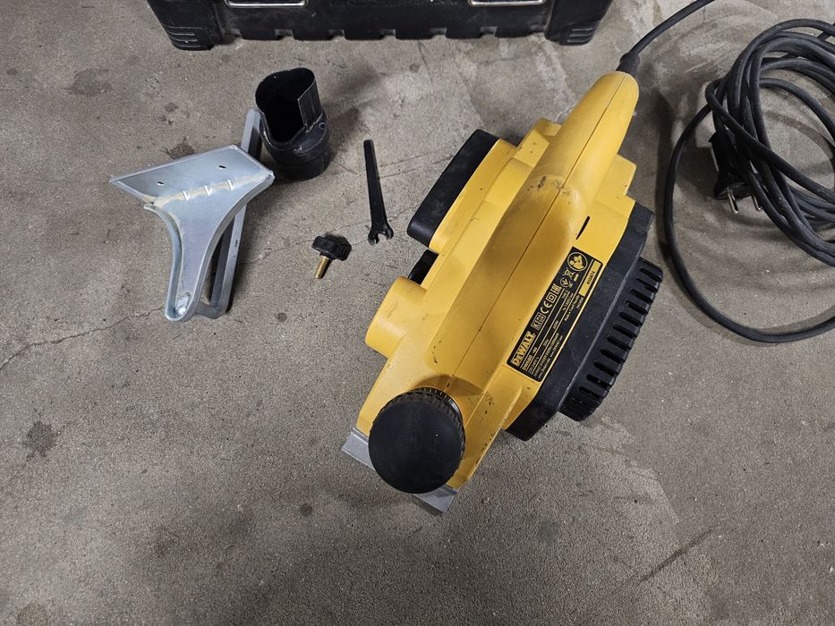 Strug Dewalt dw 680