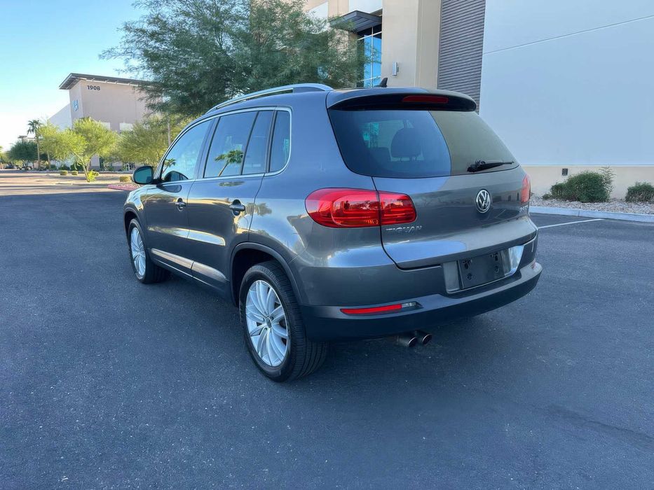 Volkswagen Tiguan SE      2015