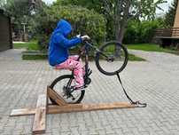 Stelaż do nauki Manuala lub Wheelie