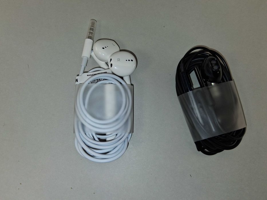 N201 Zestaw 2x Słuchawki Douszne Z Kablem 3.5mm Jack Czarne i Białe
