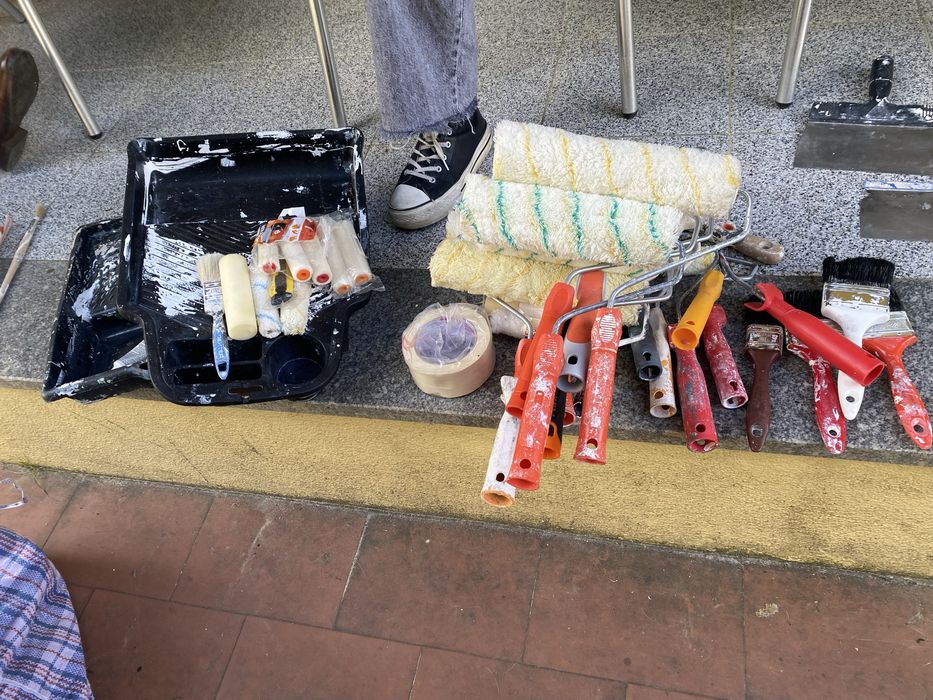Material de pintura novo e usado