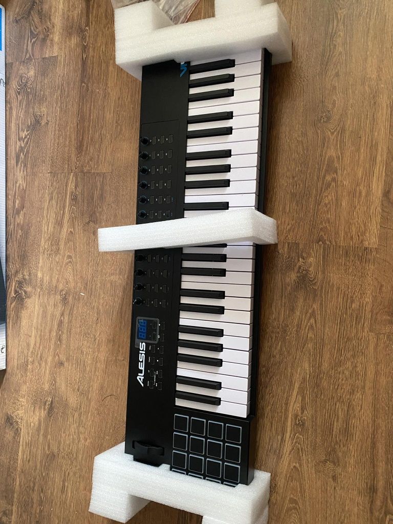 Keyboard Alesis VI49