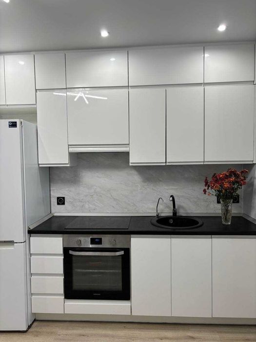 Меблі Кухня Б/у частково чи повністю з технікою.