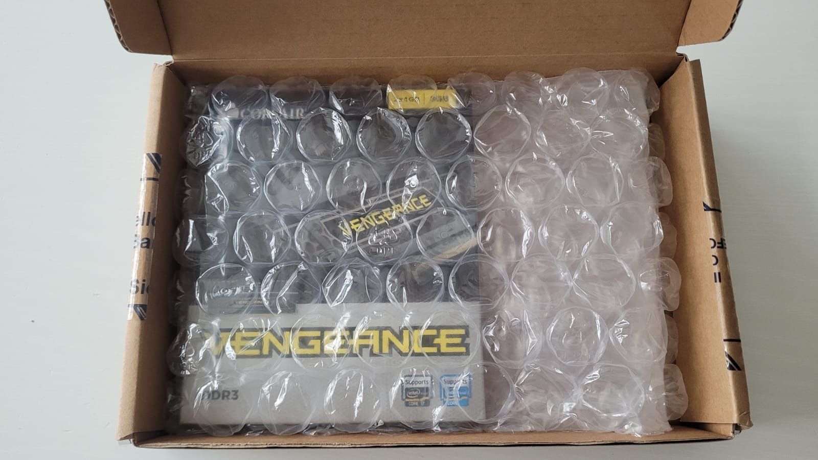 Pamięć RAM Corsair Vengeance 8GB (2X4GB) DDR3 1600MHZ CL9 CMZ8GX3M2A16