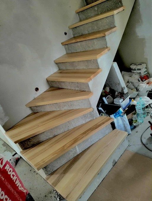 Schody drewniane na beton