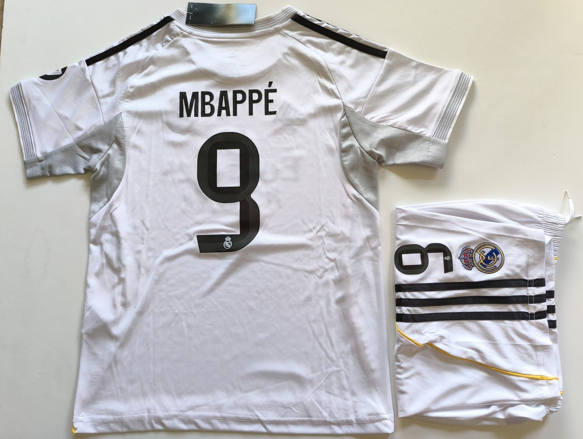 Kit Real Madrid criança Mbappé