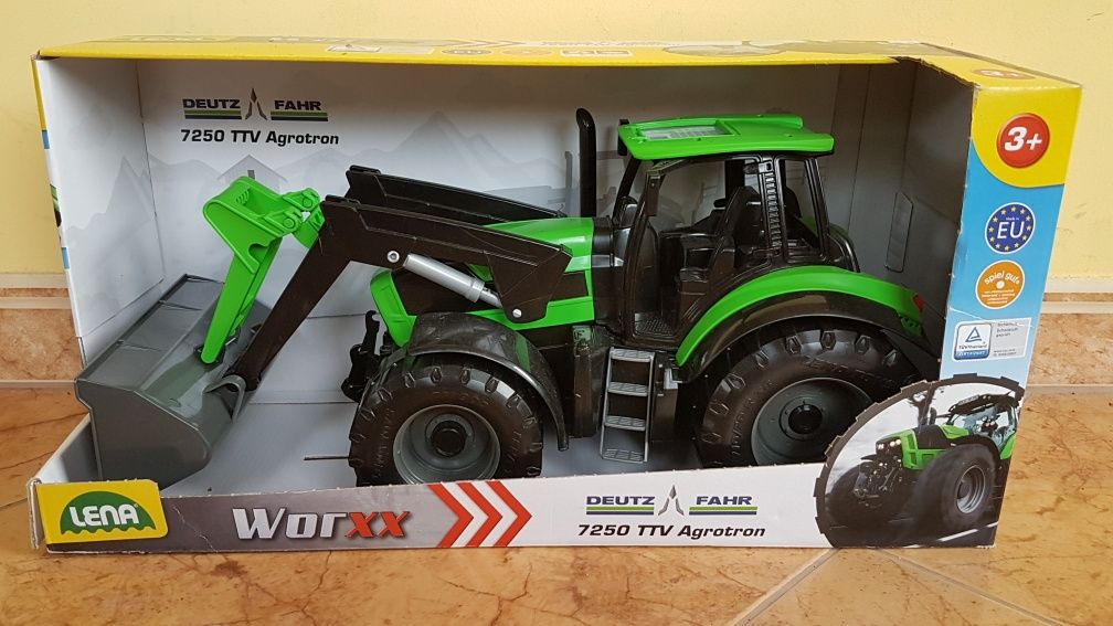 Nowy Duży Traktor