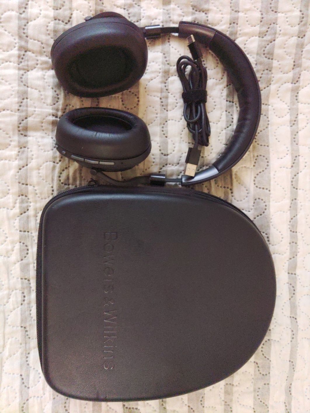 Bowers & Wilkins PX