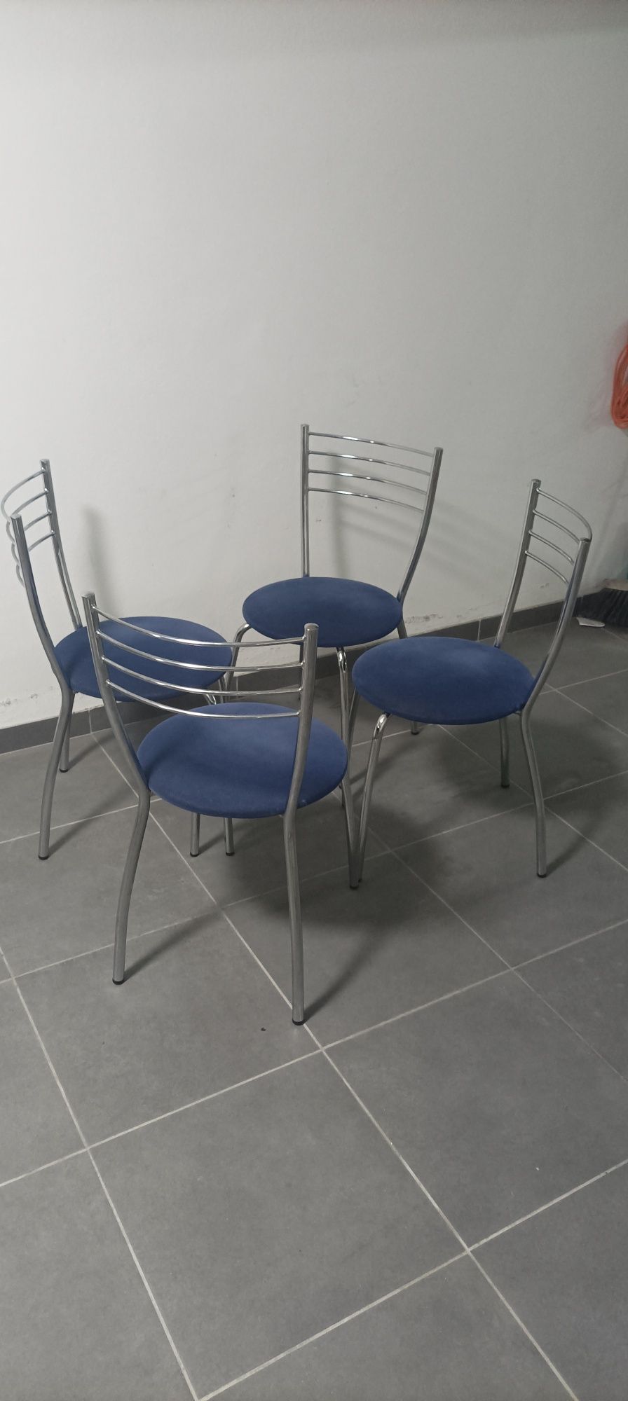 Conjunto mesa e 4 cadeiras