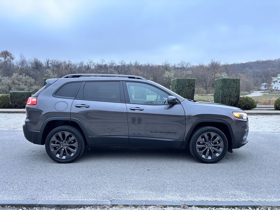 Jeep Cherokee 2021 3.2 бензин