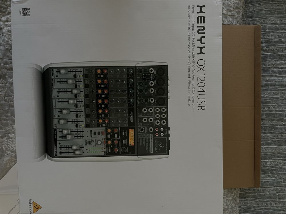 Мікшерний пульт Behringer Xenyx 1204USB