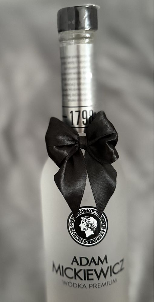 Czarne kokardki na alkohol wódkę wesele butelkę