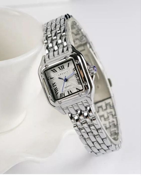 Годинник жіночий в стилі Cartier