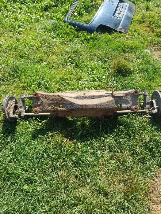 Subaru forester SF 1 дорест задня балка підвіска підрамник