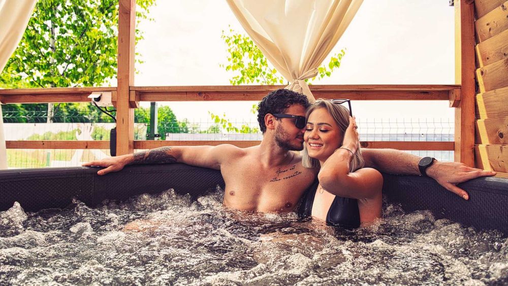 DOMEK Z WŁASNYM JACUZZI - 100 metrów od Energylandii - JACUZZI