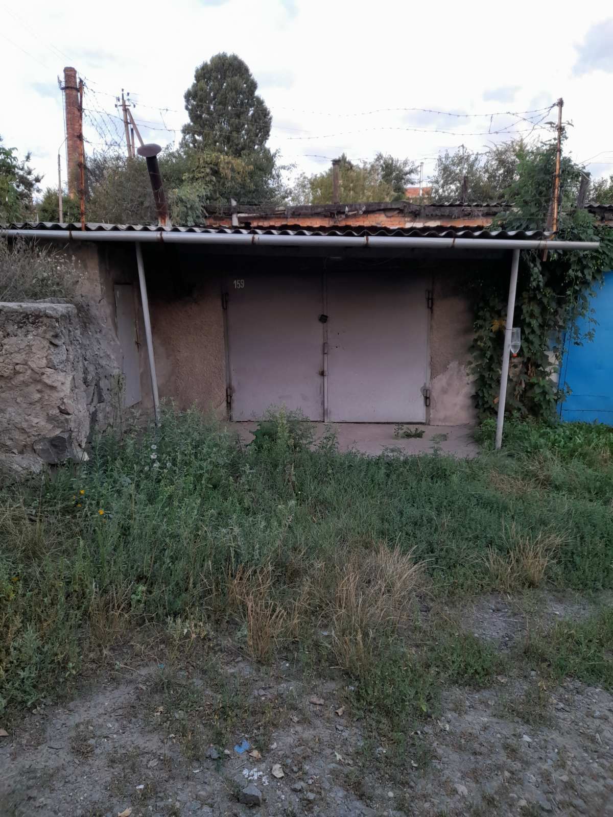 Продам гараж.коператив Москвич..первый с заезда в коператив.есть прист