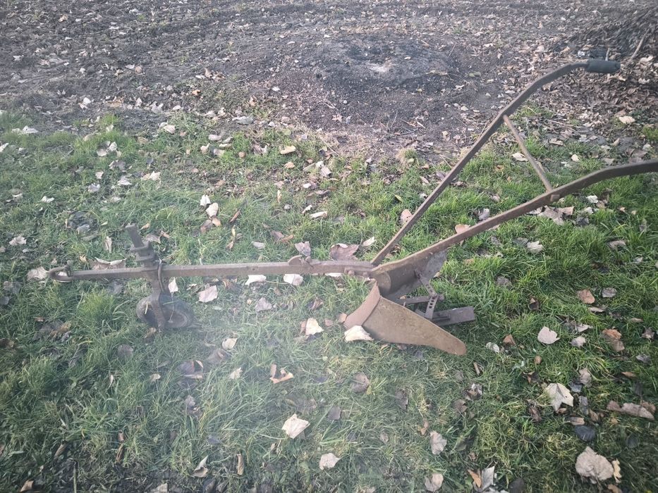 Obsypnik  konny do rządków ziemniaków wraz z opylaczem konnym