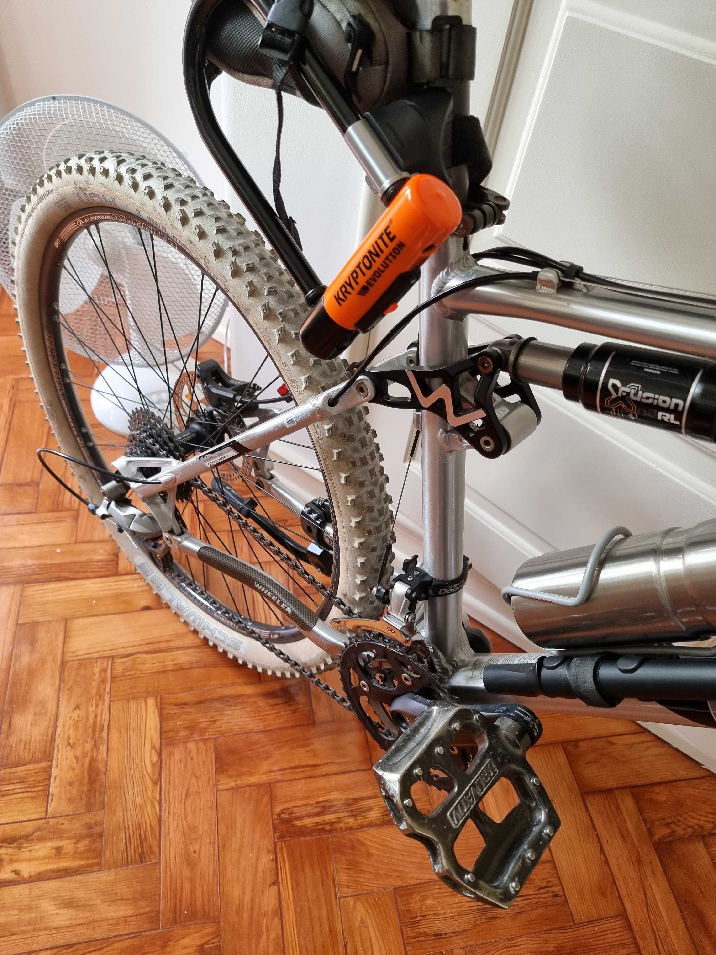 Bicicleta Wheeler Falcon 40 full suspension