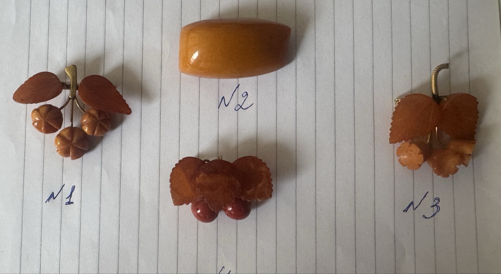 Янтарная брошь СССР