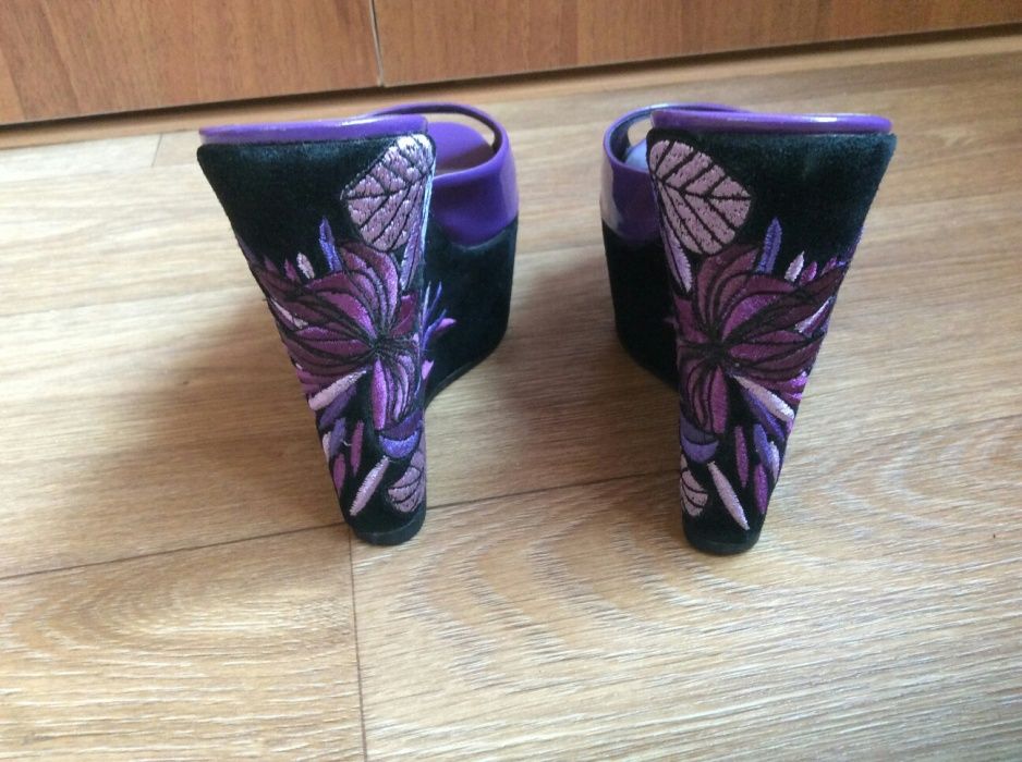 Luciano Carvari босоножки.