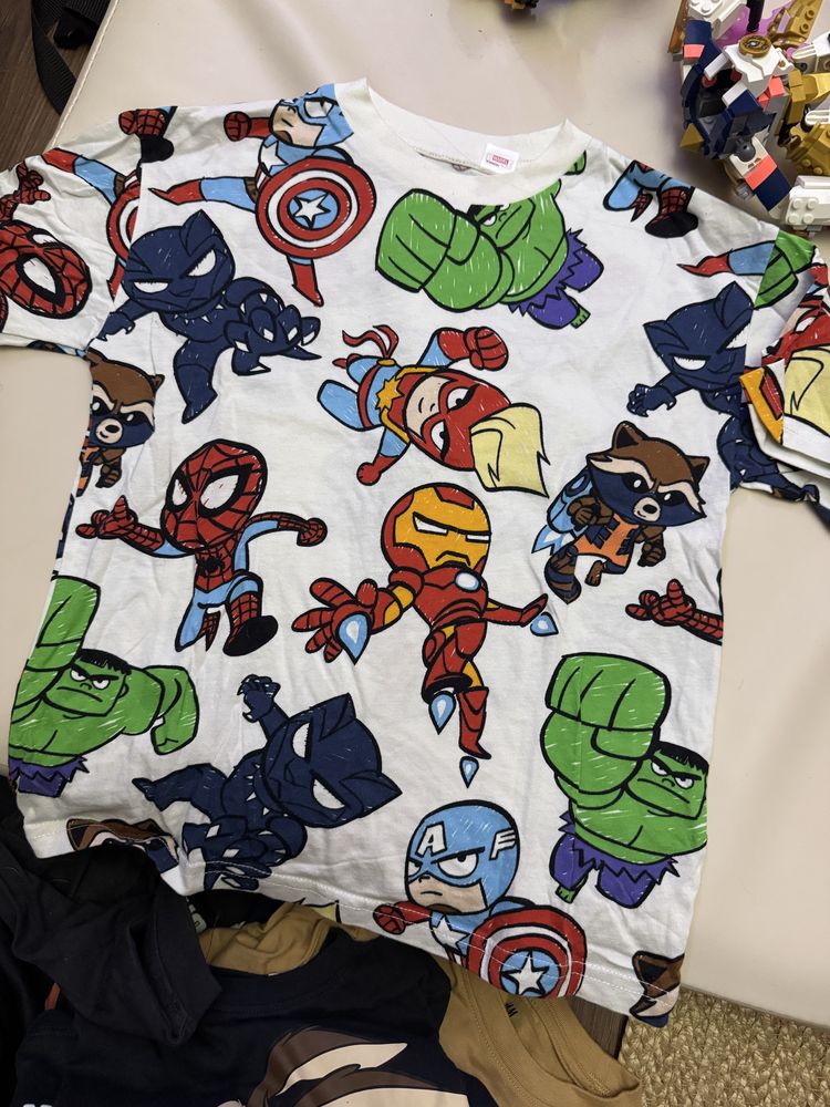 Raz ubrana bluzka marvel h&m 110/116