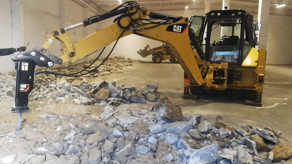 wyburzenia, młot, kucie posadzki, koparka, ładowarka,gruz