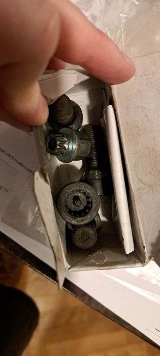 Oryginał Bmw Komplet śrub zabezpieczających felgi  F10 11 f06 f07