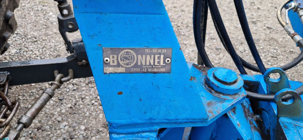 Плуг  оборотний 6 корпусний.