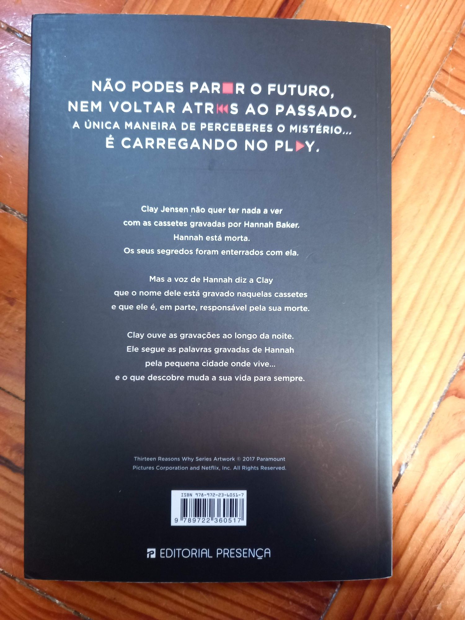 Livro "Por treze razões"